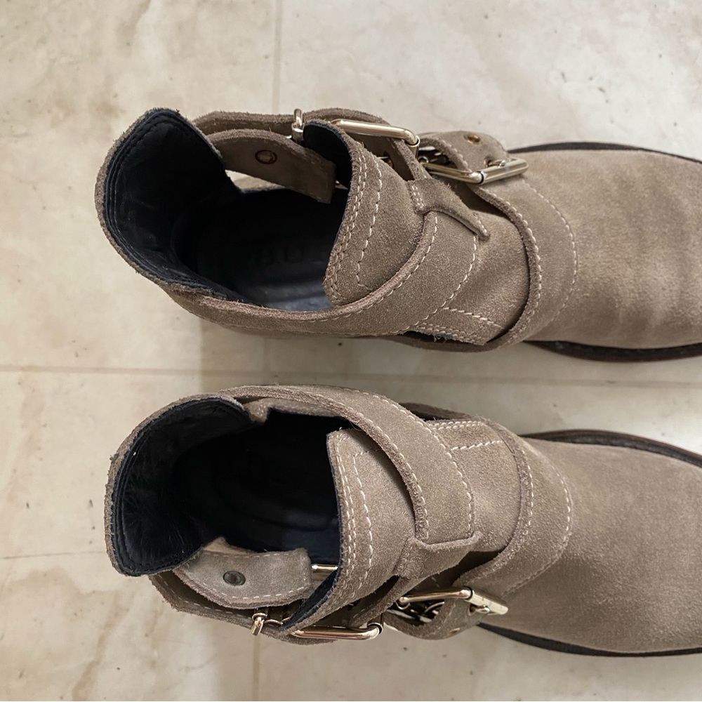$895 Burberry Made in Italy Grey Suede Cut Out Buckle Moto Ankle Boots Size 6.5 - Picture 11 of 16